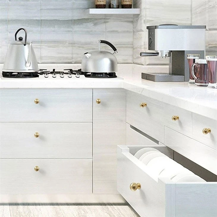 cabinet knobs & pulls (5)