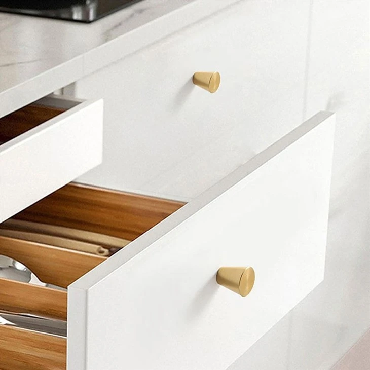 cabinet knobs & pulls (6)